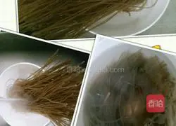 Illustration of how to make spicy and sour kimchi noodles 3