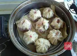 Illustration of how to make siu mai with kimchi and pork stuffing 7