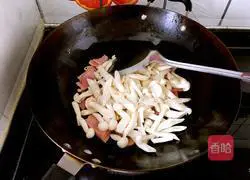 Illustration of how to make fried seafood mushrooms with bacon 7