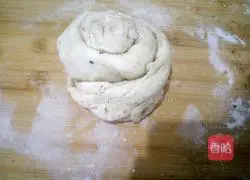 Illustration of how to make sweet potato pot helmet 9