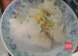 Illustration of how to make carrot balls 1