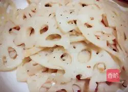 Illustration of how to make pepper, sesame, sweet and sour lotus root 7