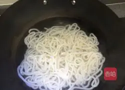 Illustration of how to make curry fried udon noodles 2