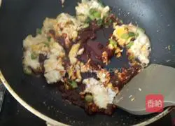 Illustration of making braised noodles with egg sauce 5