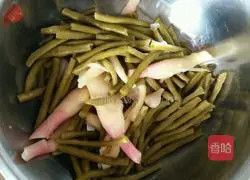 Illustration of how to stir-fry beef with sour beans, sour ginger and stir-fried beef 3