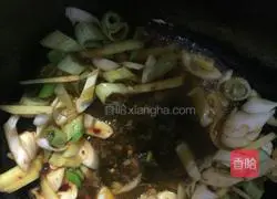 Illustration of how to cook chicken gizzards with duck blood 5