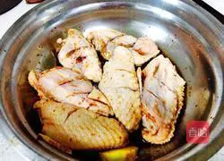 Illustration of how to make spicy chicken wings 1