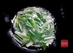 Illustration of how to make scallion noodles 5
