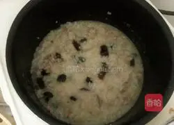 Hong Kong style preserved egg and lean meat porridge Illustration of how to do it 7