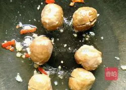 Illustration of how to make stir-fried beef balls 7