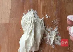 Illustration of how to make pizza crust 3