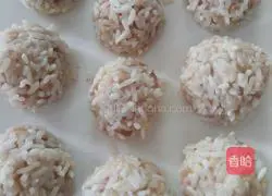 Illustration of how to make glutinous rice and pearl meatballs 4