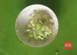 Illustration of how to make braised noodles with diced meat and beans 3