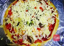 Illustration of how to make mushroom and shrimp pizza 4