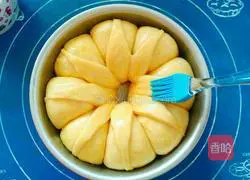 Yoghurt Sun Wreath Bread Recipe Illustration 12