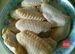 Illustration of how to make three cups of chicken wings 1