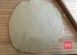 Illustration of how to make homemade mini love pizza 5