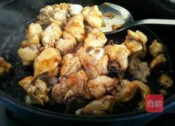 Illustration of how to make braised chicken nuggets 7