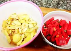 Illustration of how to cook duck with smoked bamboo shoots 6