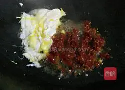 Illustration of how to make fried rice noodles with chopped pepper 3