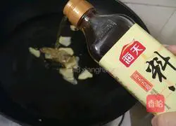 Illustration of how to make salt-baked chicken feet 2