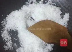 Illustration of making walnut peanut black sesame candy 12