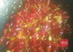 Illustration of home-style spicy chicken diced 4