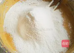 Illustration of how to make red date cupcakes 3