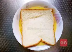 Illustration of how to make egg toast slices 2