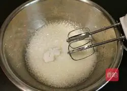 Illustration of how to make eight-inch hollow chiffon cake 8