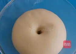 Illustration of how to make rose cinnamon rolls 12