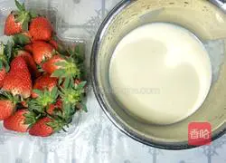 Illustration of how to make cream strawberry cake 13