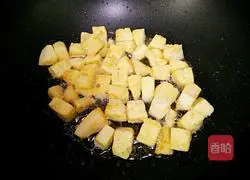 Illustration of how to make fried steamed buns with beans and ham 7