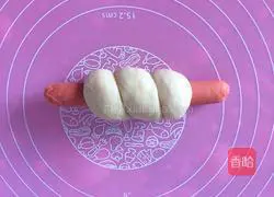 Illustration of how to make hot dog rolls 11