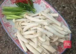 Illustration of how to make seafood mushrooms in oyster sauce 2