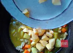 Illustration of how to make curry pork rice bowl 9