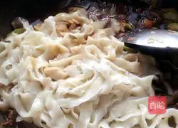 Illustration of how to make vegetarian fried noodles 7