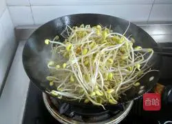 Illustration of how to make braised noodles 4