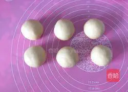 Illustration of how to make hot dog rolls 6