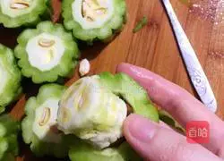 Illustration of how to make bitter melon 6