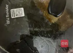 Illustration of how to make braised pork with pickles 4