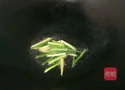 Illustration of how to make stir-fried crabs with onion and ginger 5