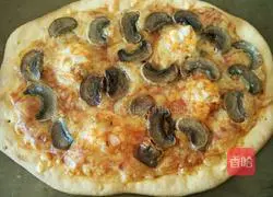 Cream mushrooms and shrimps Illustration of how to make pizza 10