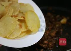 Illustration of how to make spicy griddle potatoes 8