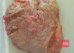 Illustration of how to make roast beef with carrots 1