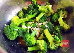 Illustration of how to make spicy fish with Zhixiang sauce 13