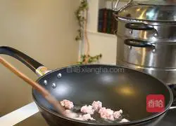 Illustration of how to make braised tofu with diced meat and yellow flower fungus 6