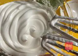 Illustration of how to make matcha cream cake roll 3