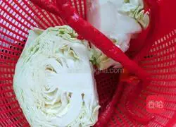 Illustration of how to make homemade kimchi 1