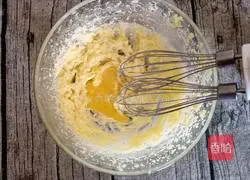 Illustration of how to make banana walnut cake 8